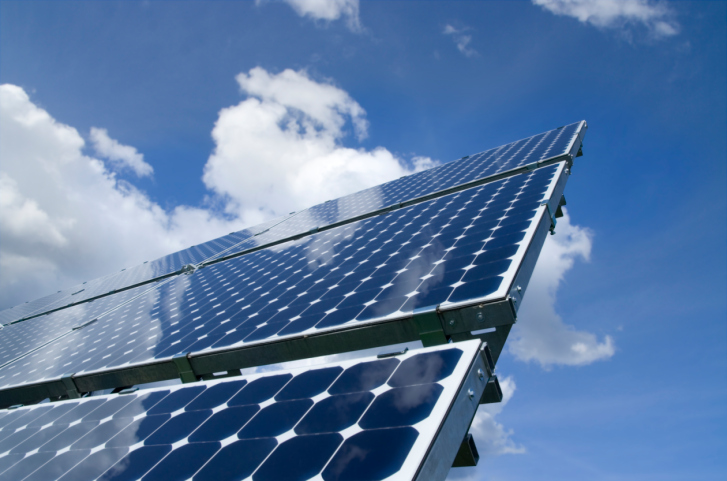 Os painéis solares são comumente feitos com células de silício. A técnica ainda não ficou barata o suficiente para decolar a energia solar. O plástico pode ser a solução
