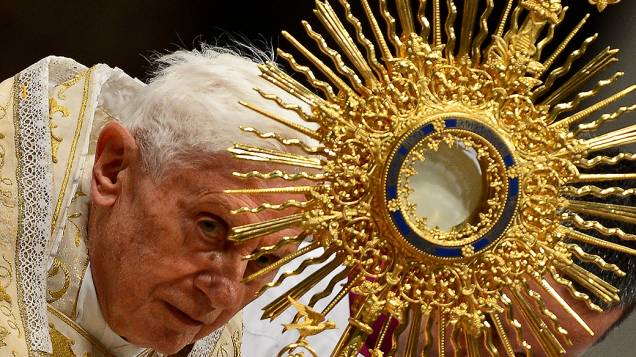 O Papa Bento XVI celebra o Te Deum, uma oração de ação de graças pelo ano de 2012, no Vaticano, em Dezembro de 2012