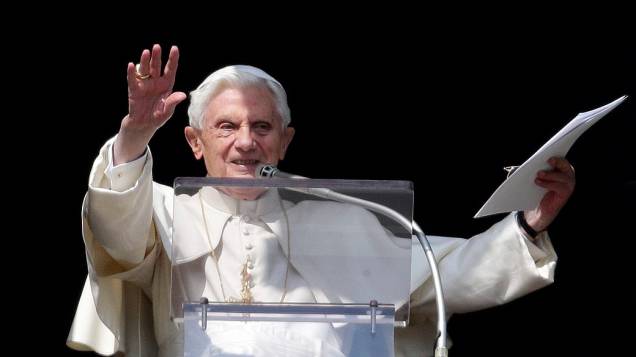 Papa Bento XVI durante a oração do Angelus dominical neste domingo (17)