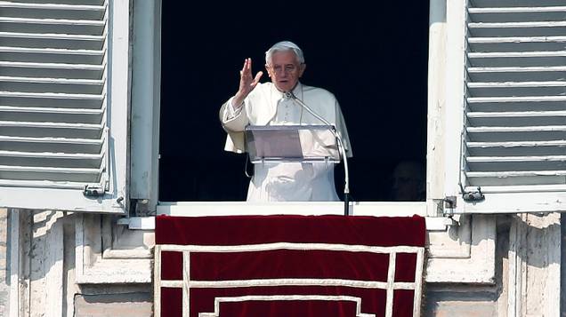 Papa Bento XVI durante a oração do Angelus dominical neste domingo (17)