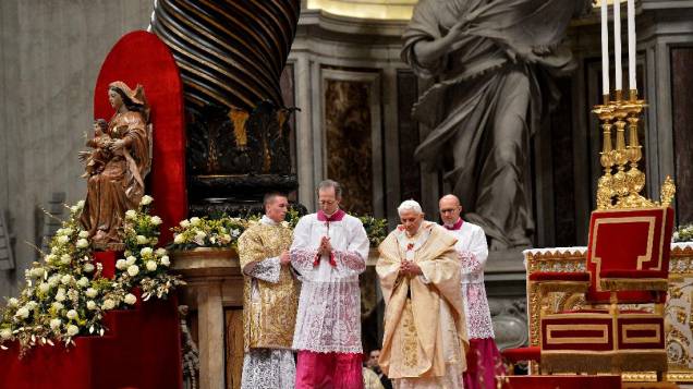 Papa Bento XVI celebra Missa do Galo na Basílica de São Pedro, no Vaticano