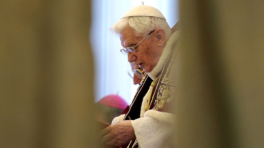 Papa Bento XVI dirigindo Consistório no Vaticano nesta Segunda-feira (11), quando anunciou sua renúncia ao papado