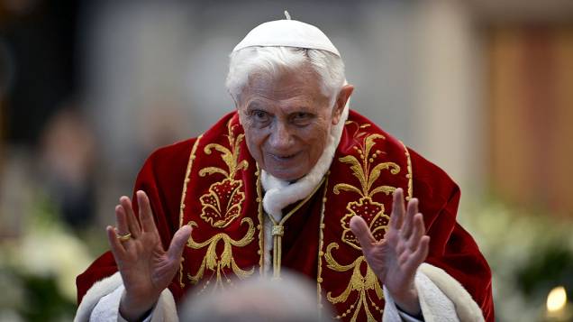Papa Bento XVI durante missa no Sábado (09/02), na Basílica de São Pedro, no Vaticano