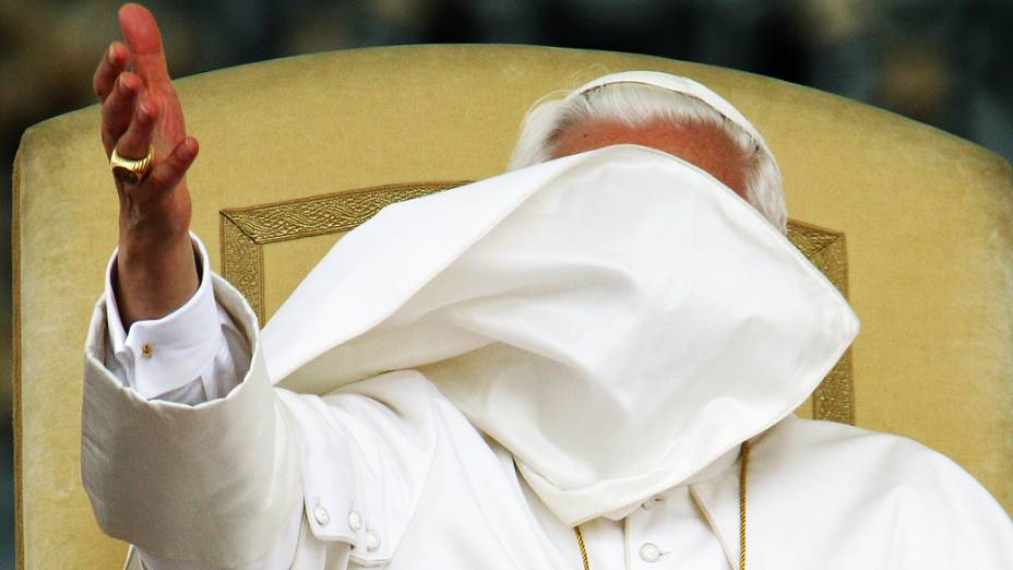 Bento XVI, de 85 anos, anunciou, nesta segunda-feira, que deixará o pontificado em 28 de fevereiro em razão da idade avançada