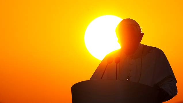 A idade avançada levou o Papa Bento XVI a anunciar a renúncia, nesta segunda-feira (11)