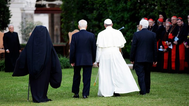 O papa se reúne no Vaticano com o chefe de Estado israelense, Shimon Peres, e o presidente da Autoridade Palestina, Mahmud Abbas