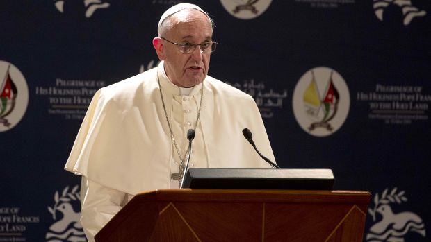 Papa Francisco faz um discurso logo depois de sua chegada a Amã, na Jordânia, em 24 de maio de 2014