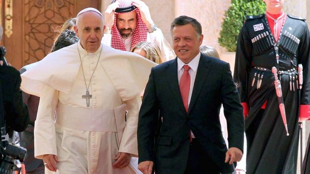 Em Amã, o rei da Jordânia Abdullah II recebe o papa Francisco