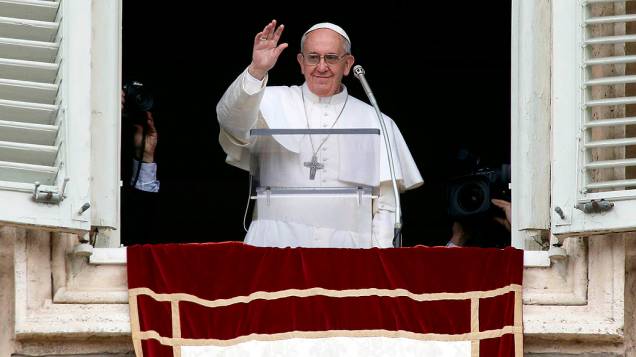 Papa Francisco celebra seu primeiro angelus dominical na Praça São Pedro, no Vaticano