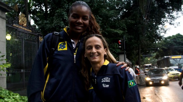 As jogadoras de vôlei, Fabi e Fabiana, antes do encontro com o papa Francisco no Rio de Janeiro