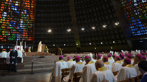 Papa Francisco celebra missa na Catedral de São Sebastião durante a Jornada Mundial da Juventude, em 27/07/2013