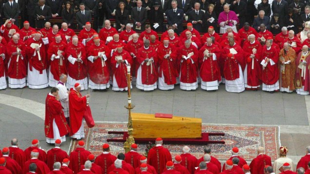 2005 - Missa do funeral do Papa João Paulo II na praça de São Pedro, no Vaticano