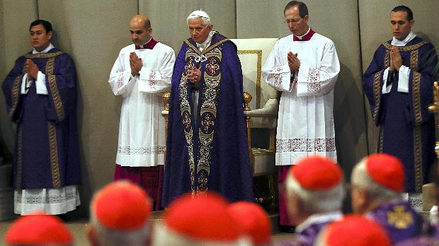 O papa Bento XVI durante missa de Quarta-Feira de Cinzas, abrindo o período da Quaresma