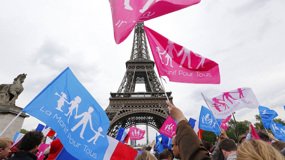 Protesto em massa em Paris, contra a lei do casamento gay