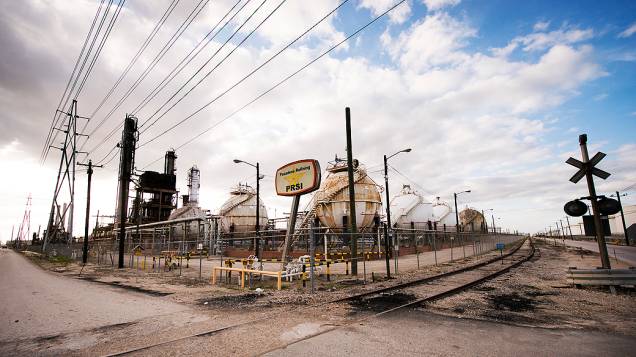 Vista lateral da refinaria de Pasadena, no Texas
