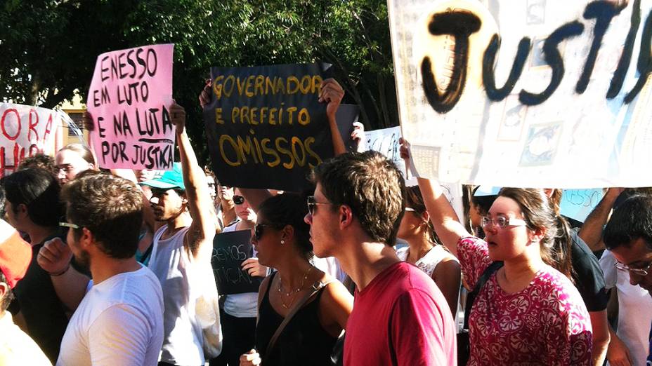 Passeata de moradores de Santa Maria pede punição aos responsáveis pelo incêndio na boate Kiss