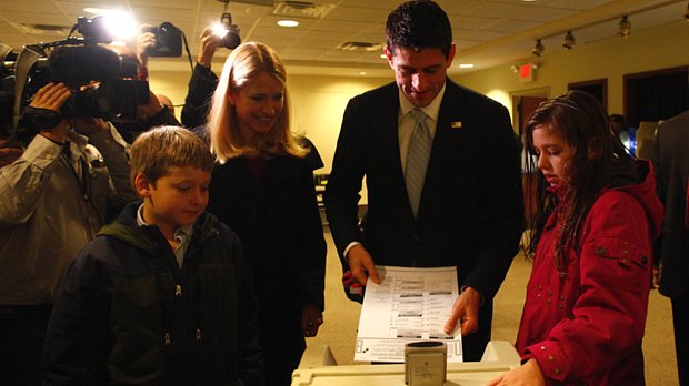 O vice de Romney, Paul Ryan, vota em Wisconsin