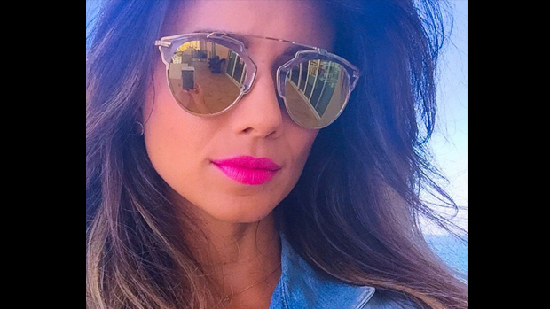 Paula Fernandes posta foto no Instagram: Curtindo as férias com as amigas!, escreve na legenda