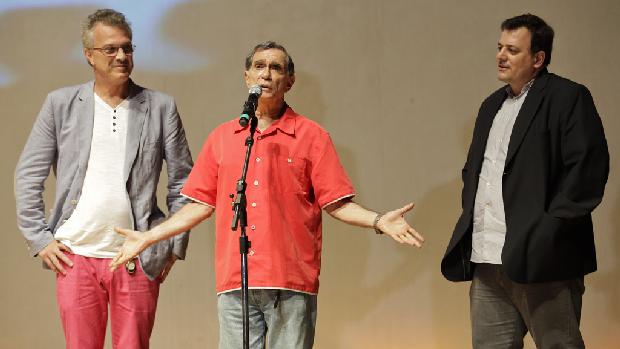  <br><br>  Pedro Bial (esquerda), Jorge Mautner (centro) e Heitor DAlincourt, representantes do filme ‘Jorge Mautner - O Filho do Holocausto’ no festival Cine PE