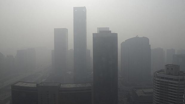 Imagem mostra poluição do ar na capital chinesa, que está muito acima do aceitável segundo a Organização Mundial da Saúde