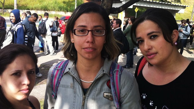 As analistas de RH Gislaine Machado, Cátia Alves e Elisângela Miranda (da esquerda para a direita), trabalham na mesma empresa, estavam preocupadas também com a volta para casa