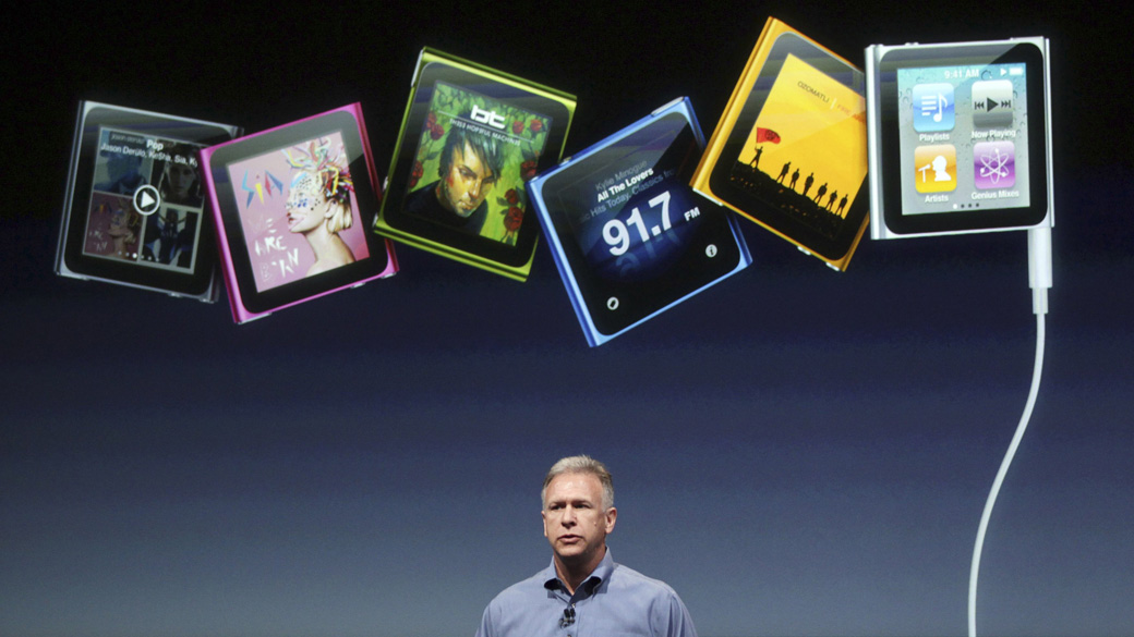 Phil Schiller, vice-presidente de marketing de produtos da Apple, apresenta as atualizações do iPod Nano em Cupertino, Califórnia