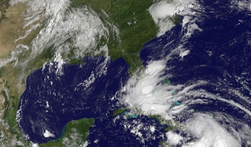 Imagem de satélite mostra a tempestade tropical Isaac em sua passagem pelo Haiti