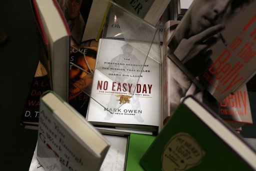 Livro "No easy day", que narra a captura de Bin Laden