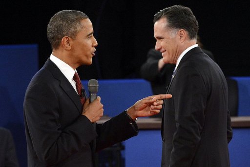Barack Obama (E) e Mitt Romney no segundo debate presidencial em 16 de outubro na Hofstra University, em Nova York