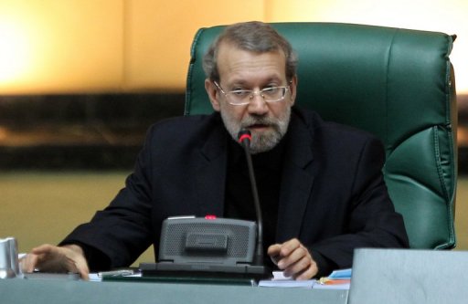 O presidente do Parlamento iraniano, Ali Larijani, fala em sessão em Teerã em 27 de novembro de 2011