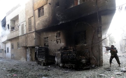 Rebeldes e forças do governo sírio se enfrentam em Harasta em 6 de novembro