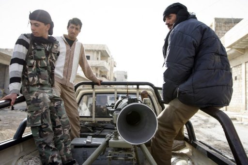 Rebeldes sírios em Maraat al-Numan no dia 17 de novembro de 2012