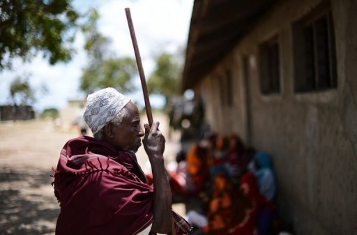 Integrante da tribo dos Orba em acampamento da Cruz Vermelha do Quênia em setembro de 2012