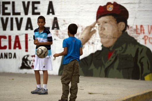 Imagem de Chávez pintada em um muro de Caracas