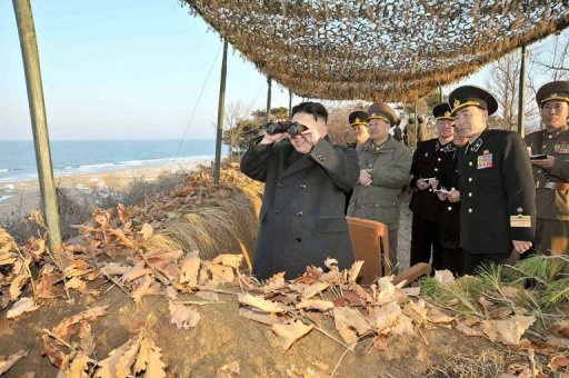 Kim Jong-un observa manobras militares