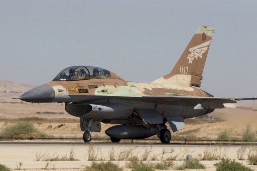 Avião F-16 israelense decola da base da força aérea de Nevatim em 6 de outubro de 2010