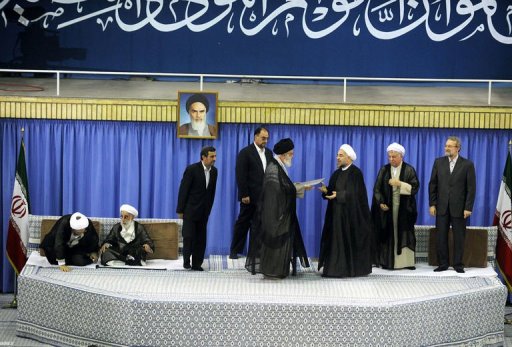 Rohani é oficialmente empossado pelo guia supremo iraniano Ali Khamenei