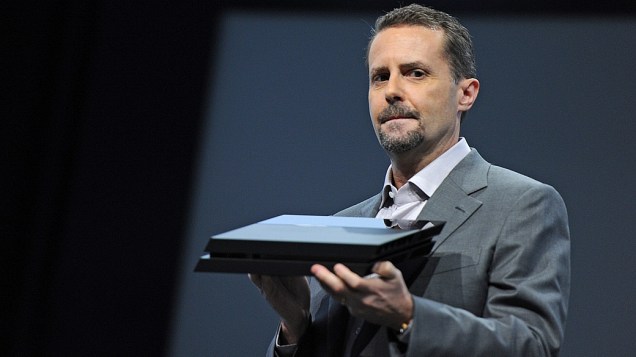 Andrew House, presidente e CEO da Sony,apresenta o Playstation 4