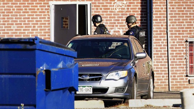 Polícia invade apartamento em que mora o atirador que matou 12 durante a estreia de Batman em cinema do Colorado