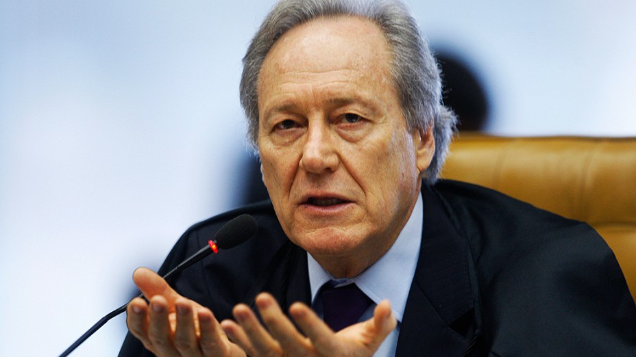 Ministro Ricardo Lewandowski, durante análise dos recursos apresentados pelas defesas dos 25 réus condenados pela corte, os chamados embargos, nesta quinta-feira (15)