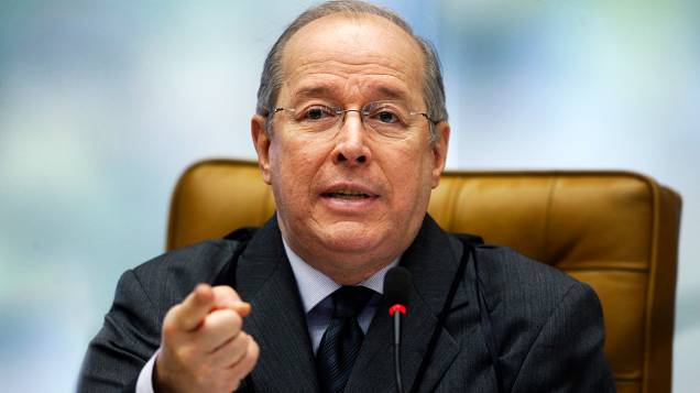 Ministro Celso de Mello, durante análise dos recursos apresentados pelas defesas dos 25 réus condenados pela corte, os chamados embargos, nesta quinta-feira (15)