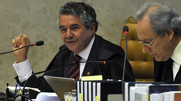Os ministros Marco Aurélio Mello e Ricardo Lewandowski, em 14/08/2013