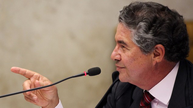 O ministro do Supremo Tribunal Federal (STF), Marco Aurélio Mello, durante análise dos recursos apresentados pelas defesas dos 25 réus condenados pela corte, os chamados embargos