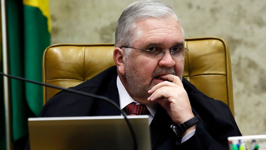 Procurador-geral da República, Roberto Gurgel, durante análise dos recursos apresentados pelas defesas dos 25 réus condenados pela corte, os chamados embargos