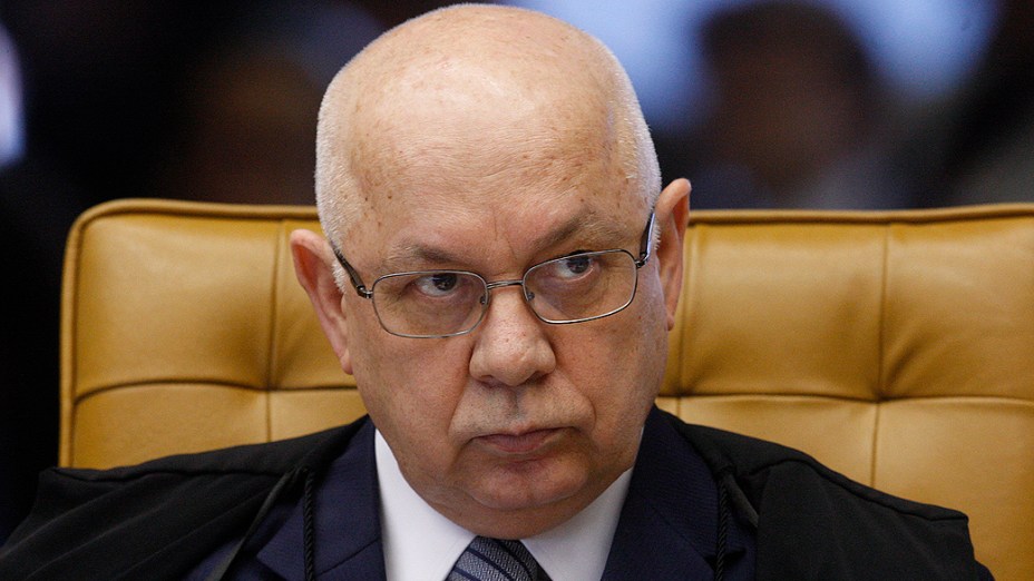 O ministro do Supremo Tribunal Federal (STF) Teori Zavascki, durante análise dos recursos apresentados pelas defesas dos 25 réus condenados pela corte, os chamados embargos, nesta quarta-feira (21)