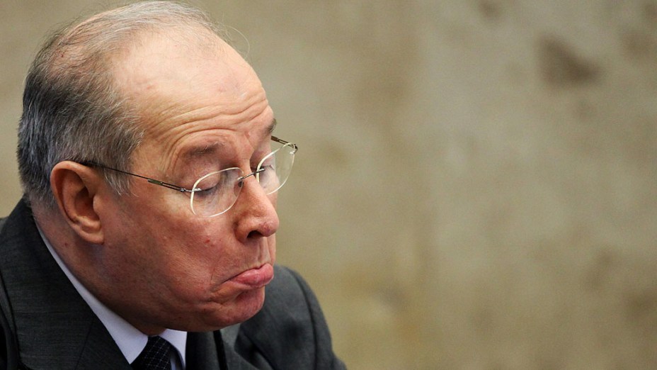 O ministro do Supremo Tribunal Federal (STF) Celso de Mello durante análise dos recursos apresentados pelas defesas dos 25 réus condenados pela corte, os chamados embargos, nesta quinta-feira (12)