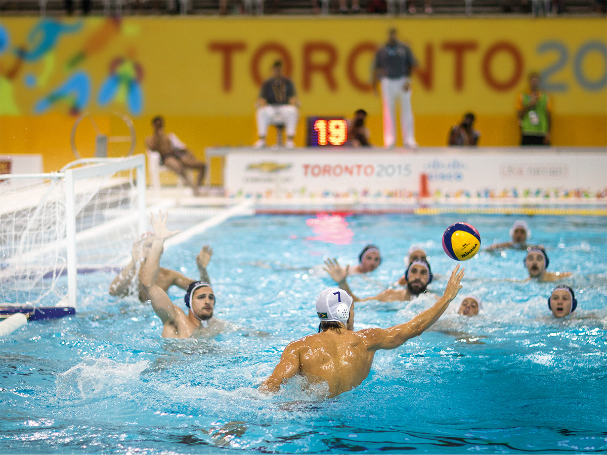 ÁGUAS CALMAS - A equipe masculina de polo aquático do Brasil — já classificada para a Rio 2016, por jogar em casa — venceu sua partida de estreia no Pan, contra o Canadá