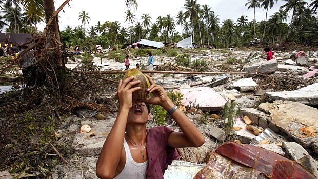 Destruição na Indonésia após o tsunami de 2004