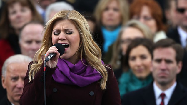  <br><br>  Kelly Clarkson cantando durante a posse presidencial de Barack Obama