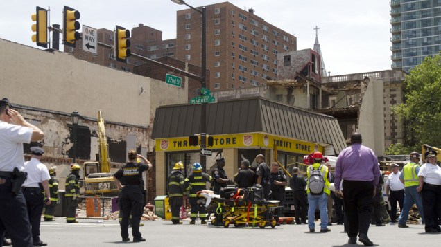 Prédio comercial de quatro andares desabou na Filadélfia, no Estado americano da Pensilvânia, nesta quarta-feira